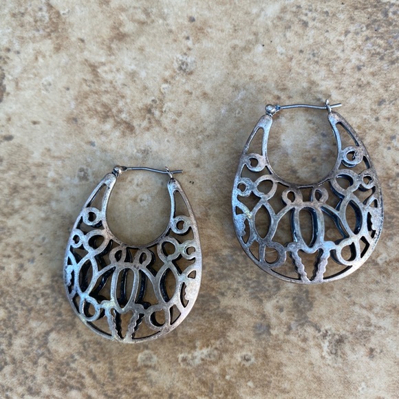 Silver tone Filagree hoop earrings - Picture 6 of 6